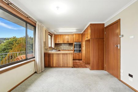 Large Three Bedroom Home with Rumpus - Photo 2