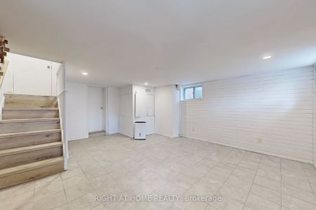 Detached Home For Lease | W8141726 - Photo 4