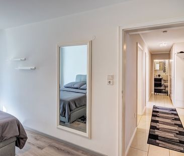 Bright, modernly furnished apartment with balcony - Photo 5