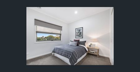 Spacious 4 Bedroom Contemporary Townhouse in Prime Location - Photo 4