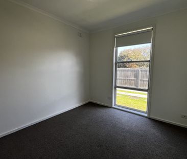Comfortable three bedroom home in convenient Corio location. - Photo 4