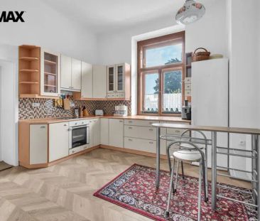 Prostorný byt 3+1 ve Vlachově vile v Chlumci nad Cidlinou se zahradou - Fotografie 2