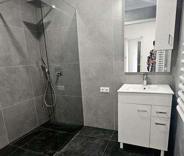 Swieżo wyremontowane 2 pokoje z dużym balkonem - Фото 2