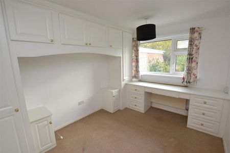 3 bedroom detached bungalow to rent - Photo 4