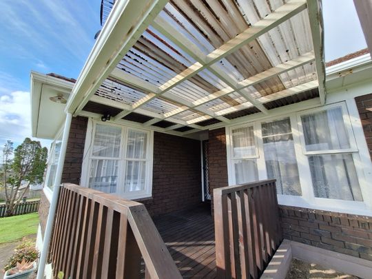 Family home with a big yard! - Photo 1