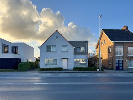 Villa met 4 slaapkamers, ruime garage en tuin op 704m² - Foto 2