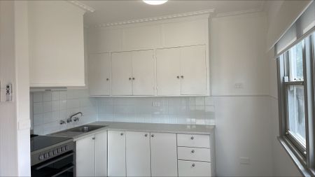 rTwo-Bedroom Unit Close to Gilbert Street - Photo 4