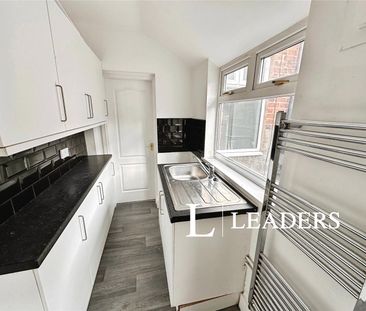 2 bedroom house to rent West Street, Newcastle, Staffordshire, ST5 - Photo 2