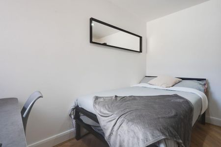 6 bedroom house to rent - Photo 2