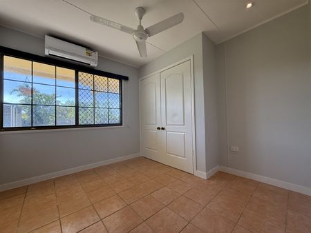 10 Palm Drive, Deeragun QLD 4818 - House For Rent - $550 | Domain - Photo 5