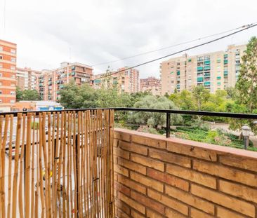 Plaça del Cedre, Valencia, Valencian Community 46022 - Photo 3