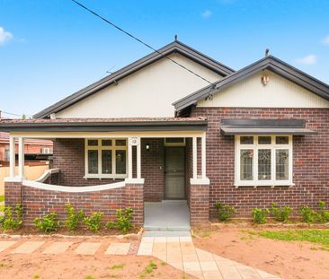 Immaculate Three-Bedroom Family Home with Gas Cook-Top, Double Carp... - Photo 4