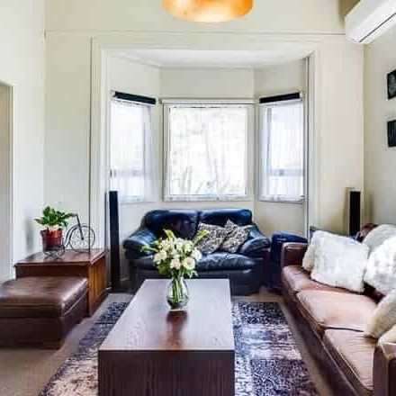 3BR Home Bluff Hill Central, Heatpump, Fireplace - Photo 1