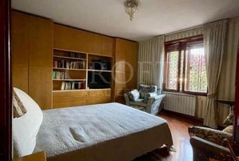 Monteverde Vecchio-Terrace: Furnished 2 Bedroom, 2 Bath, spacious kitchen, living, large private terrace and garden. Bright, silent, near shops, services and transport, located on a quite street in a well kept building. Possible parking. Ref 2375