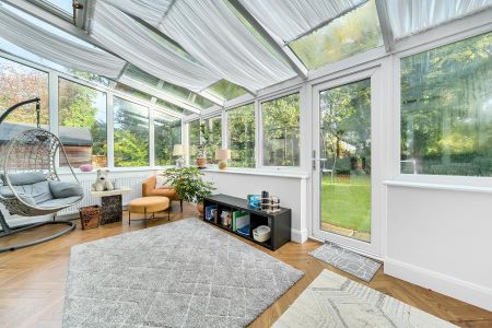 Greatford Drive, Guildford, Surrey, GU1 - Photo 3