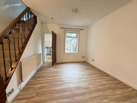 2 bedroom end of terrace house to rent - Photo 3