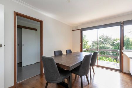 Three Bedroom Home In The Heart Of Emerald - With Cooling - garden maintenance included - Photo 4