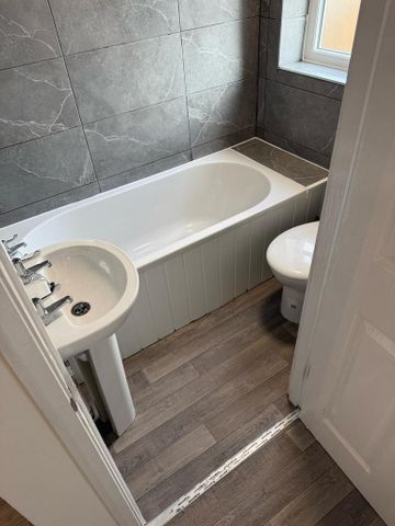 3 bedroom flat to rent - Photo 5