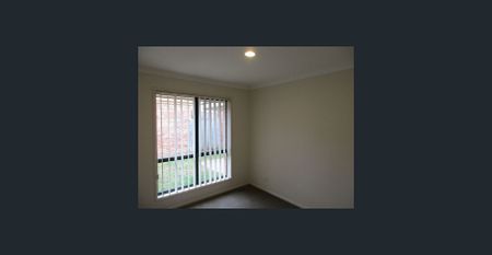 A GREAT PRICE FOR A GREAT HOUSE AND A GREAT LOCATION PLUS AIR-CON - Photo 2