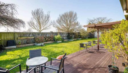 5 bedroom Family home in double cal de sac - Photo 4