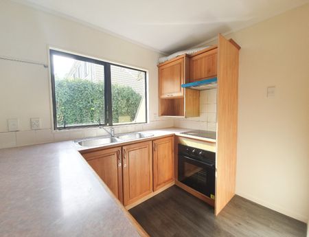 New Lynn - 3 Bedroom Townhouse - Photo 2