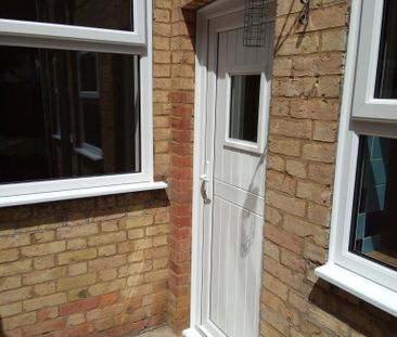 Two Bedroom Terraced House in Immaculate Condition for Rent in cent... - Photo 5