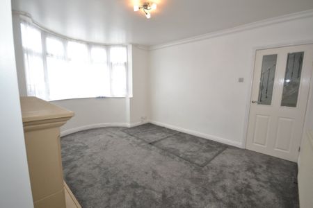 Salisbury Avenue, Styvechale, Coventry, West Midlands, CV3 5DB - Photo 2