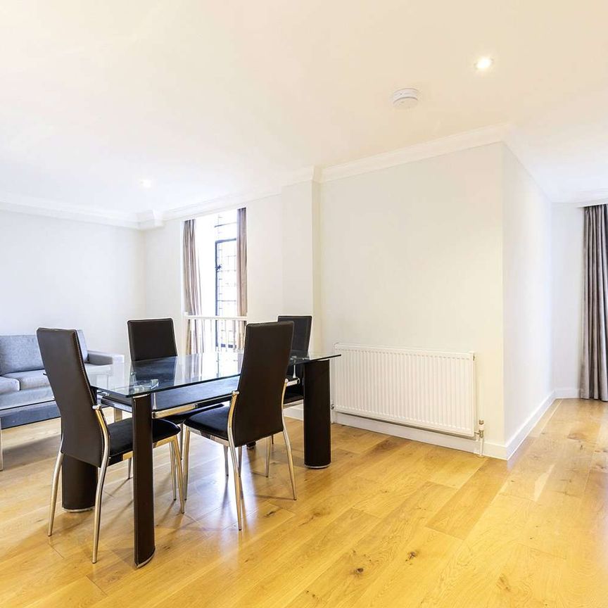 A large one bedroom church conversion in a fabulous Islington location. - Photo 1