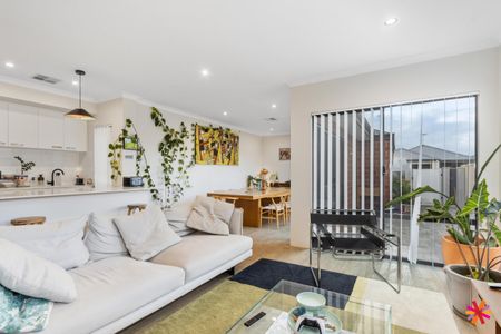 MODERN IMPRESSIVE FAMILY HOME - ENJOY THE BEACH LIFE - Photo 5