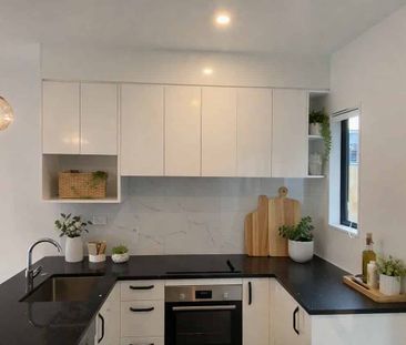 Two Bedroom townhouse, One Bathroom, One Separate Toilet + Study To... - Photo 3