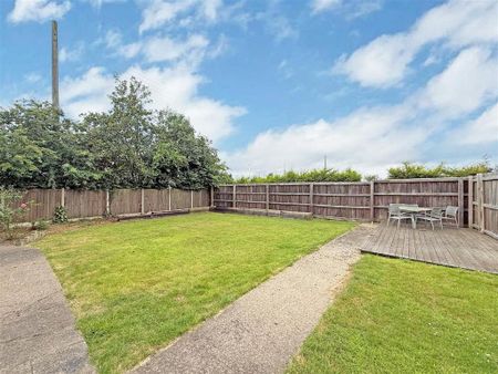 3 bedroom detached house to rent - Photo 4
