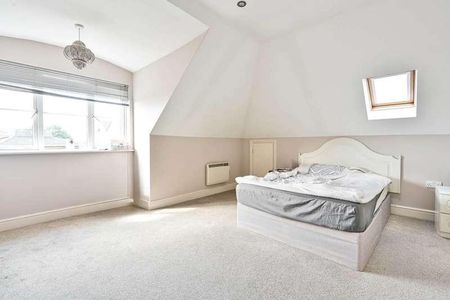 Abbey Road, Kt, Chertsey, KT16 - Photo 2