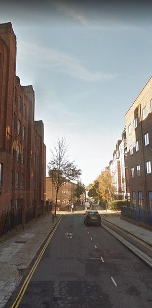 1 bedroom in a flat share to rent - Photo 1