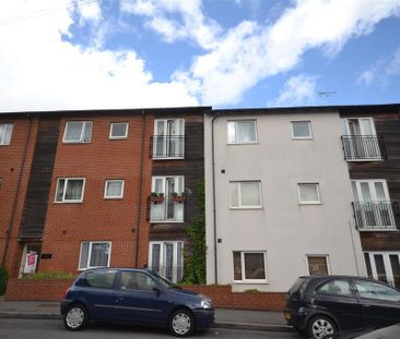 2 bedroom flat to rent - Photo 4