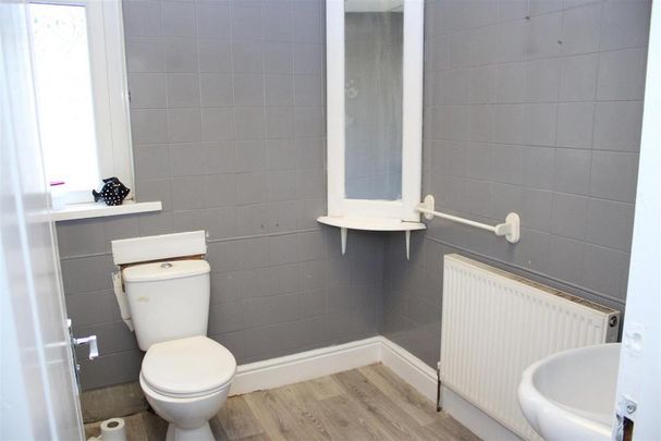 4 bedroom terraced house to rent - Photo 1