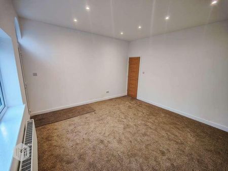 Greenleach Lane, Roe Green, Worsley, Manchester, M28 - Photo 2