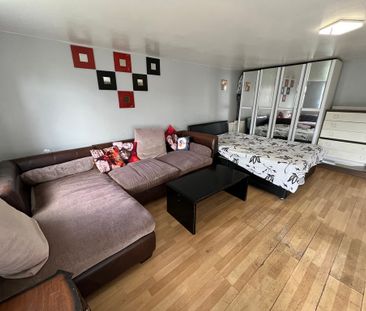 Cranford Lane, Hounslow - Photo 3
