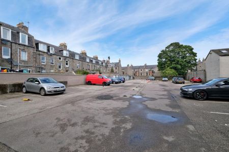 3 bedroom flat to rent - Photo 3
