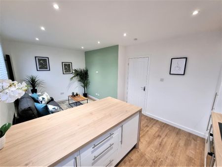 2 bedroom flat to rent - Photo 2