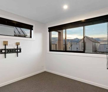 2 Bed, 2 Bath Townhouse with Garage! - Photo 4