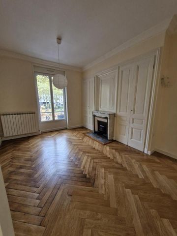 Location Appartement 3 pièces 69m² LYON 7ème - Photo 3