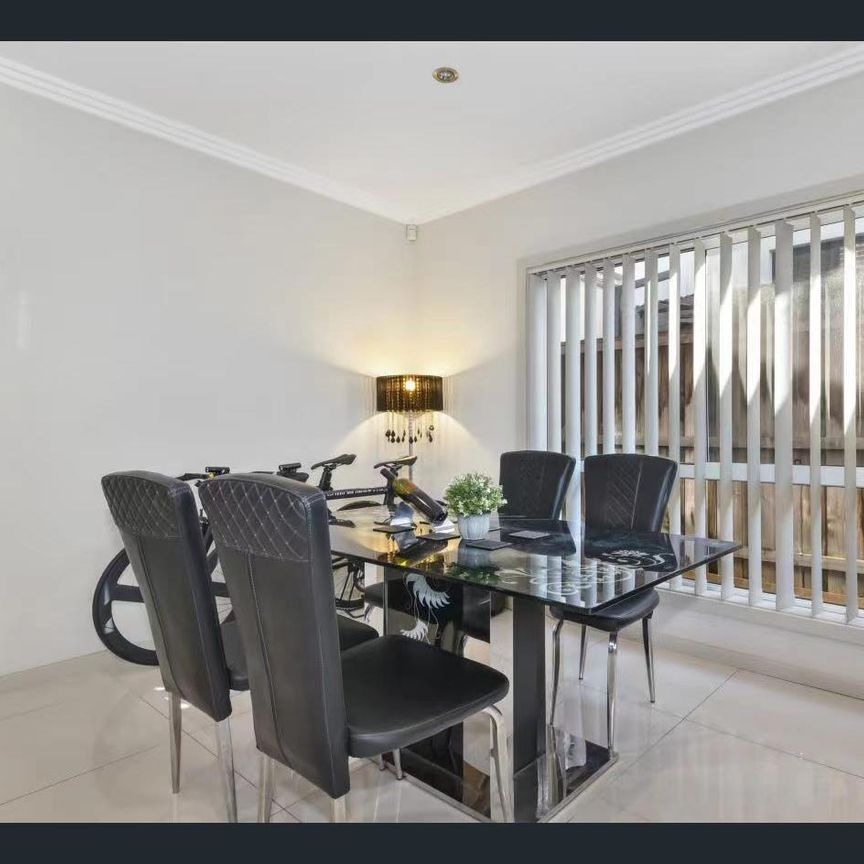 FOUR BEDROOMS HOUSE FOR LEASE! - Photo 1