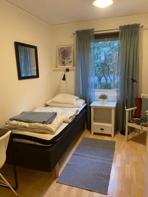 Åkeredsvägen, Västra Frölunda - Photo 1