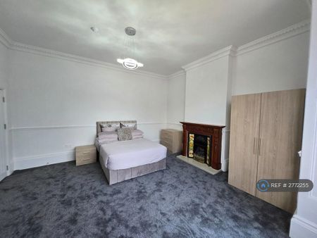 1 bedroom in a house share to rent - Photo 3