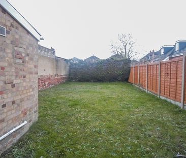 4 Bedroom House To Rent in Charminster - £2,000 pcm Tenancy Info - Photo 2