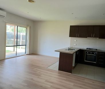 THREE BEDROOM TOWNHOUSE - Photo 5