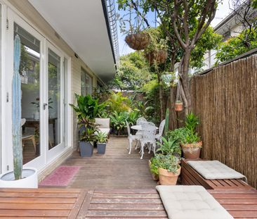 Cosy, Bright Home with Courtyard - Photo 1