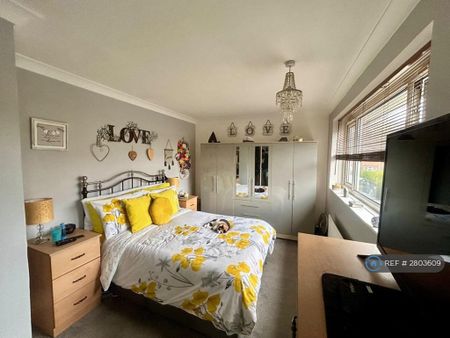 2 bedroom semi-detached house to rent - Photo 3