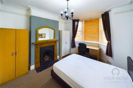 1 bedroom in a house share to rent - Photo 3