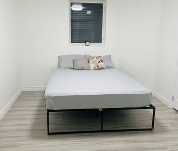 For Lease - 5044 Guildwood Way Unit# Basement, Mississauga, Ontario - Photo 3